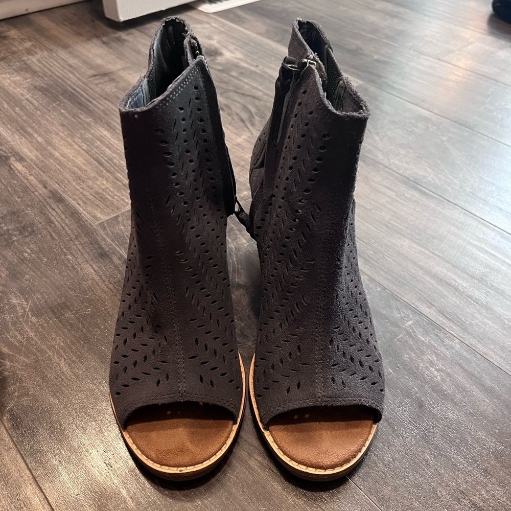 TOMS Majorca Peep Toe Bootie Suede Forrest